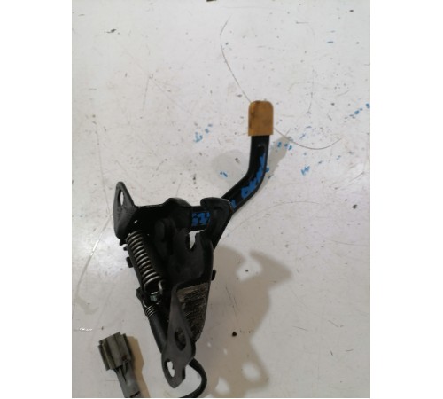 Замок капота