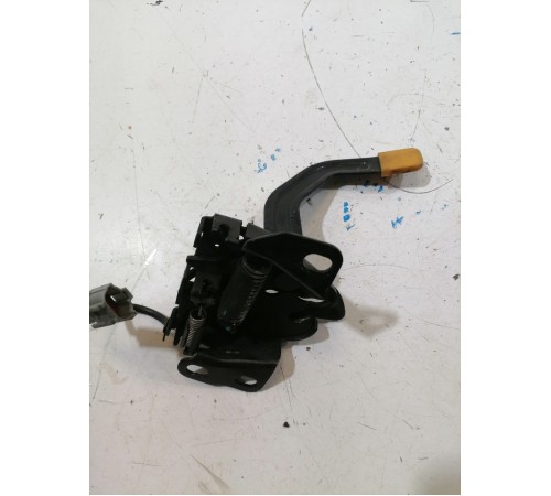 Замок капота