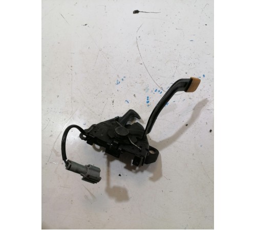 Замок капота