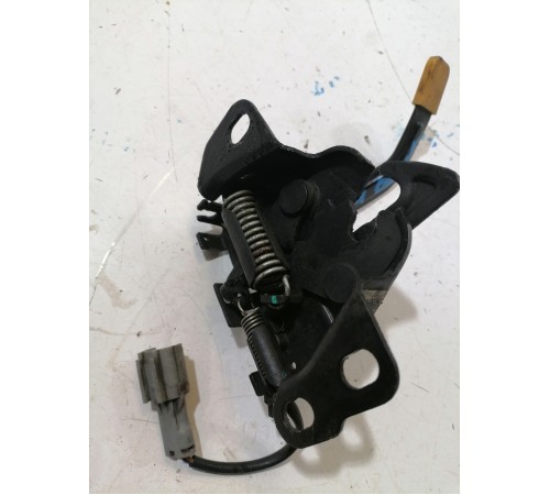 Замок капота