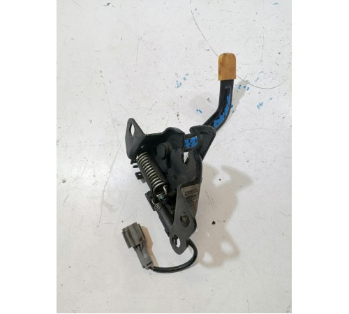 Замок капота