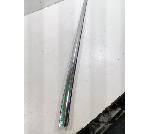 Молдинг двери передний правый наружный