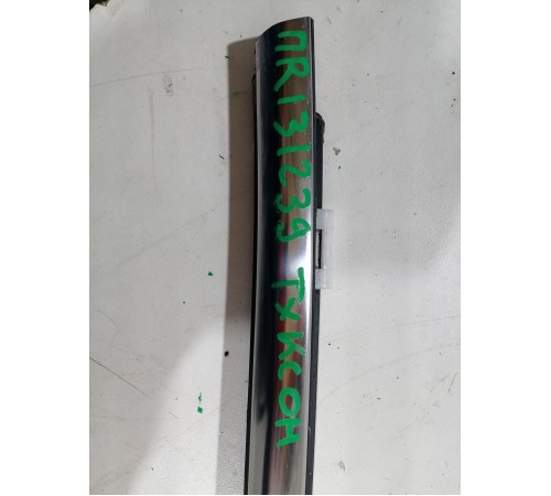 Молдинг двери передний правый наружный