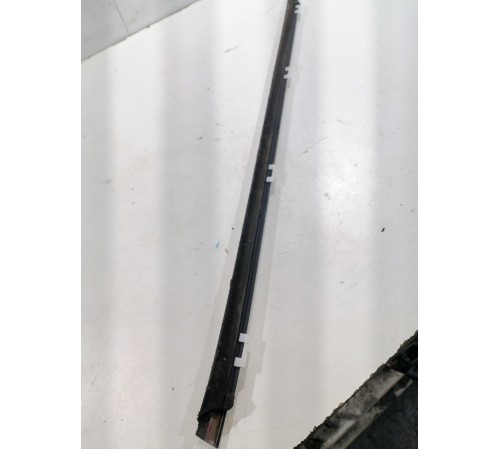 Молдинг двери передний правый наружный