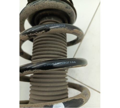 Амортизатор подвески передний правый в сборе