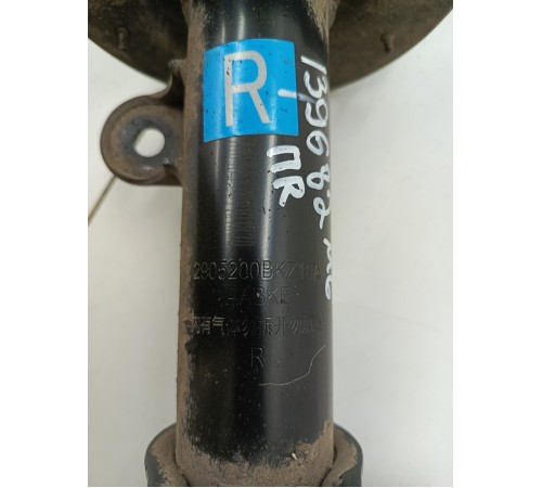 Амортизатор подвески передний правый в сборе