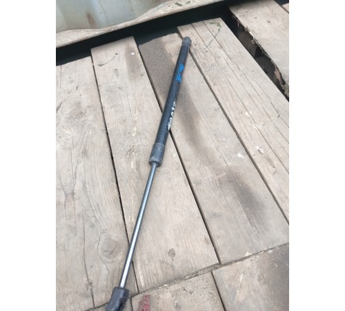 Амортизатор крышки багажника