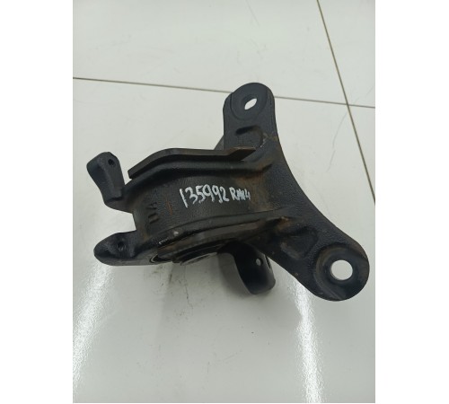 Подушка двигателя левая