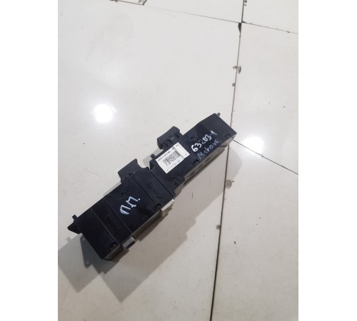 Кнопка стеклоподъемника передняя правая