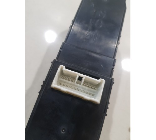 Кнопка стеклоподъемника передняя правая