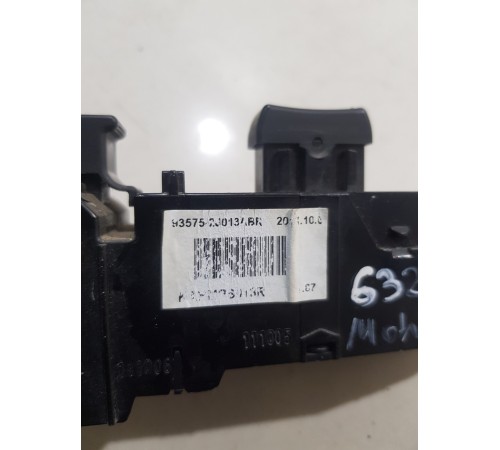 Кнопка стеклоподъемника передняя правая