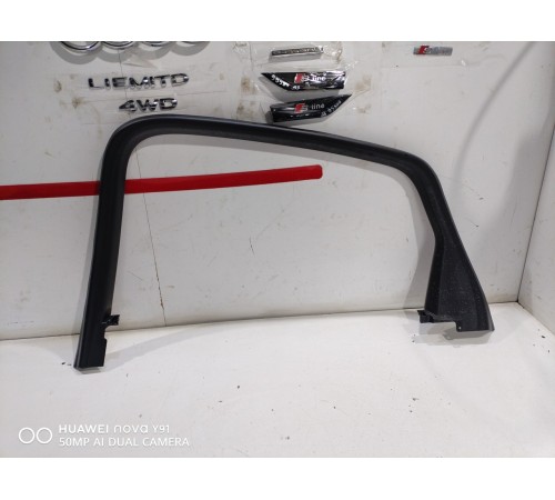 Накладка стекла двери (задняя правая)