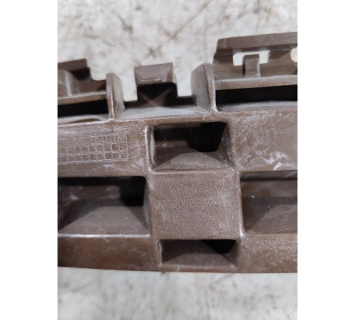 Кронштейн переднего бампера левый