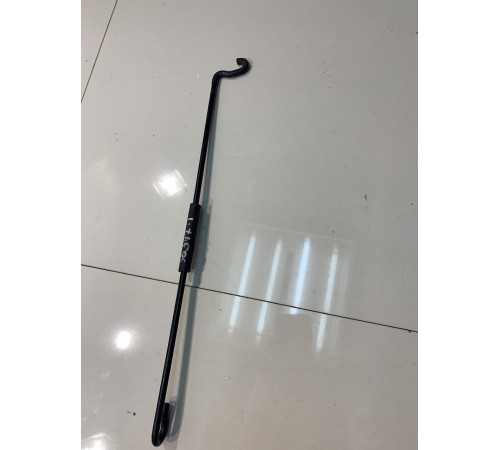 Держатель капота