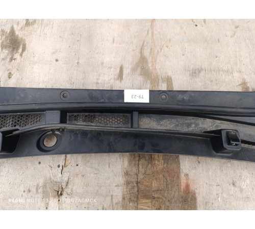 Жабо лобового стекла