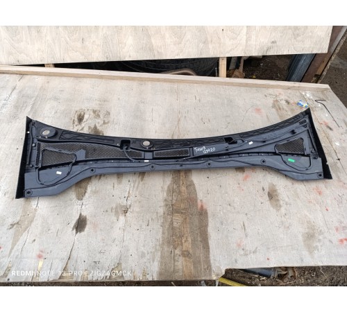 Жабо лобового стекла