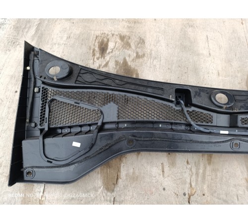 Жабо лобового стекла