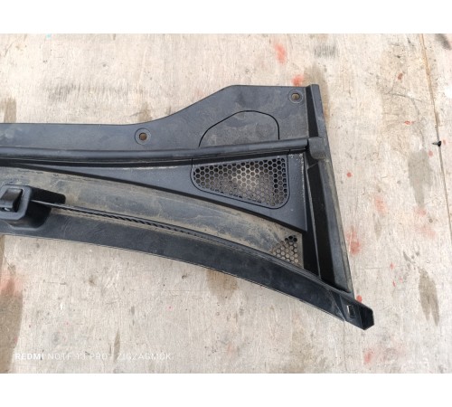 Жабо лобового стекла