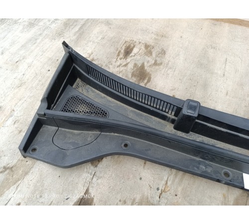 Жабо лобового стекла