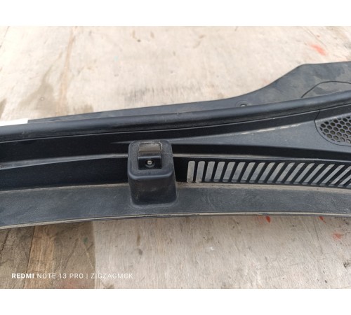 Жабо лобового стекла