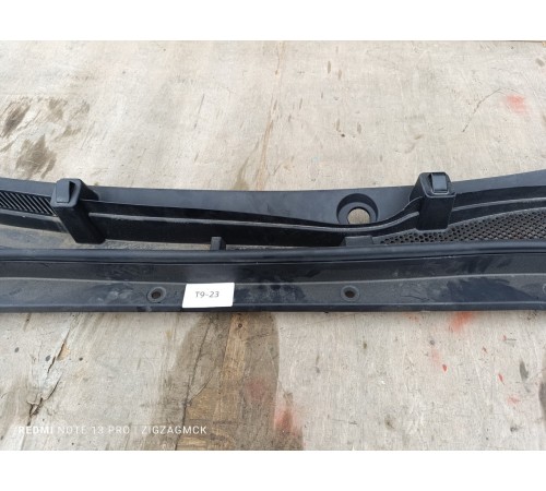 Жабо лобового стекла