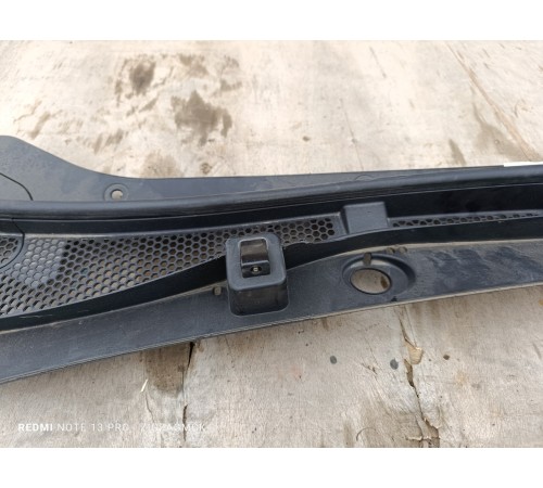 Жабо лобового стекла