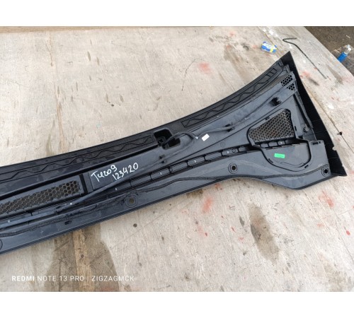 Жабо лобового стекла