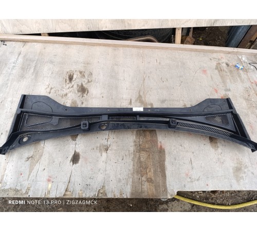 Жабо лобового стекла