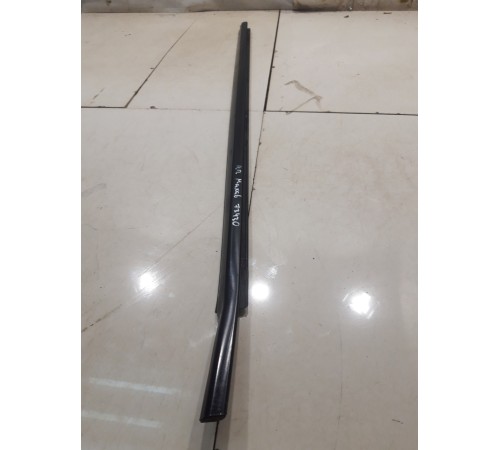 Уплотнитель стекла (передний, правый)