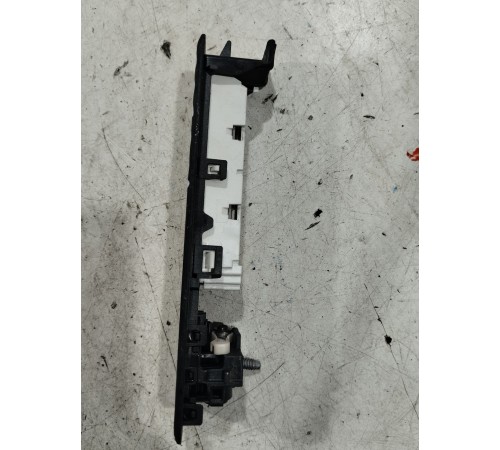 Плафон внутреннего освещения салона правый