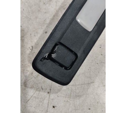 Плафон внутреннего освещения салона правый