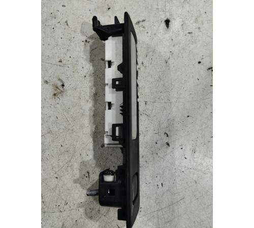 Плафон внутреннего освещения салона правый