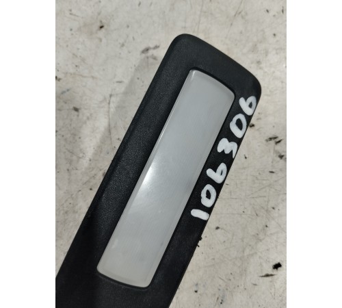 Плафон внутреннего освещения салона правый