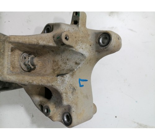 Подушка двигателя левая , кронштейн