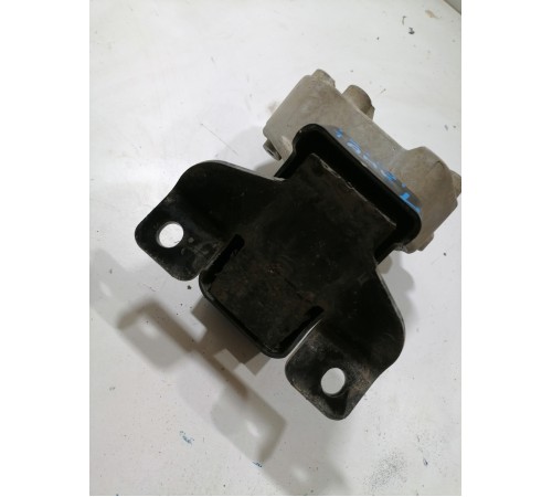 Подушка двигателя левая , кронштейн