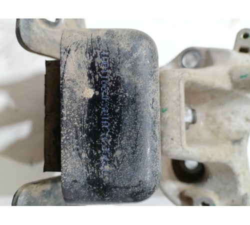 Подушка двигателя левая , кронштейн