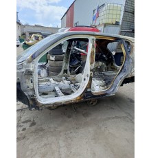 Порог с центральной стойкой левый