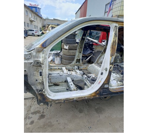 Порог с центральной стойкой левый