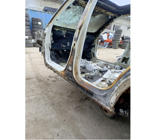 Порог с центральной стойкой левый