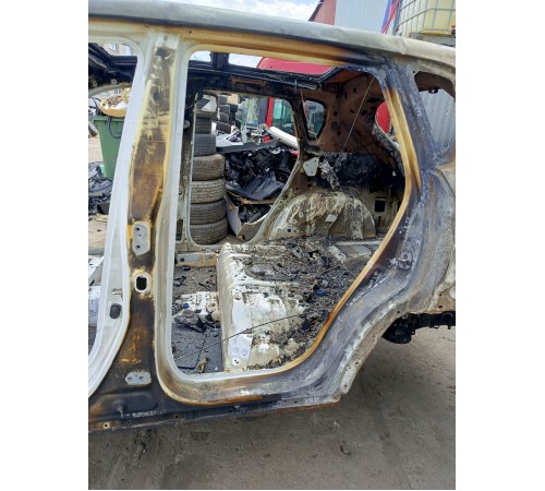 Порог с центральной стойкой левый