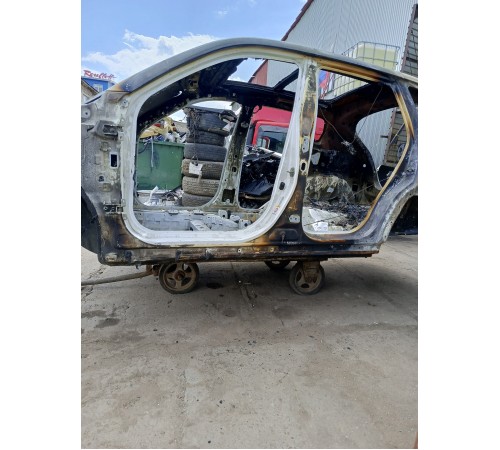 Порог с центральной стойкой левый