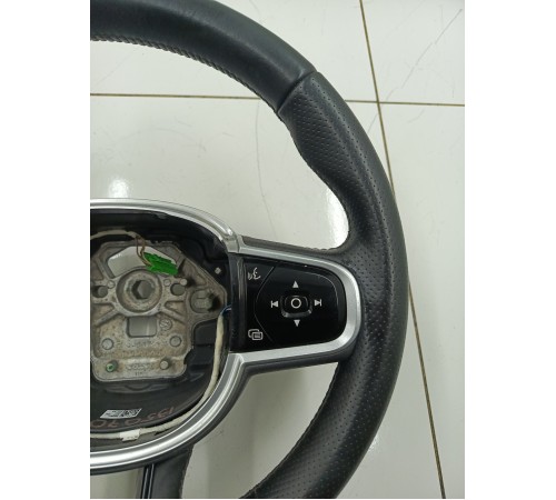 Рулевое колесо (руль) с многофунциональными кнопками