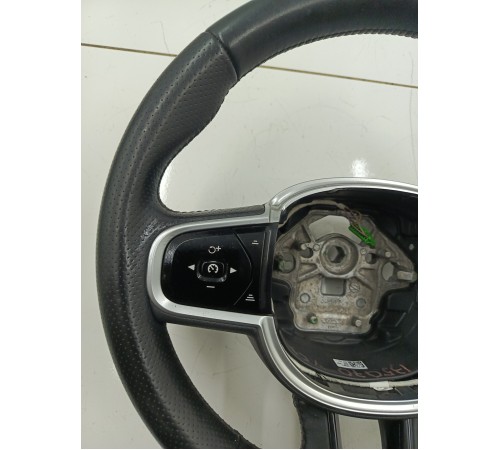 Рулевое колесо (руль) с многофунциональными кнопками