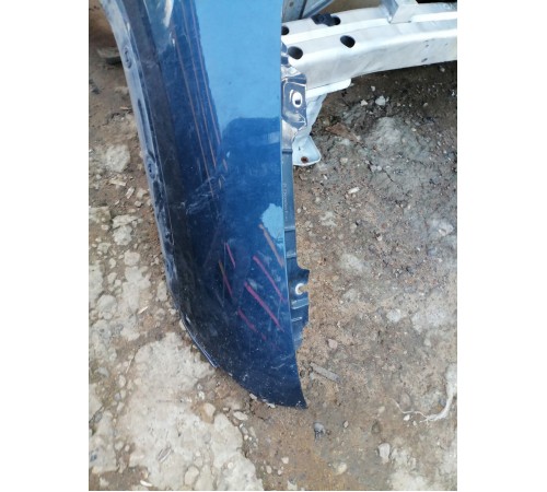 Крыло переднее правое