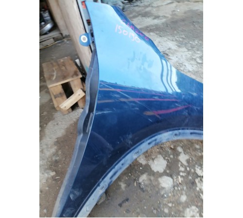 Крыло переднее правое