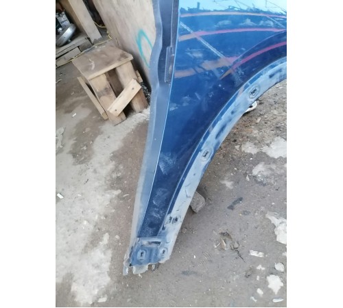 Крыло переднее правое