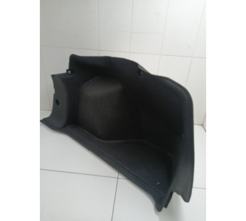 Обшивка багажника правая