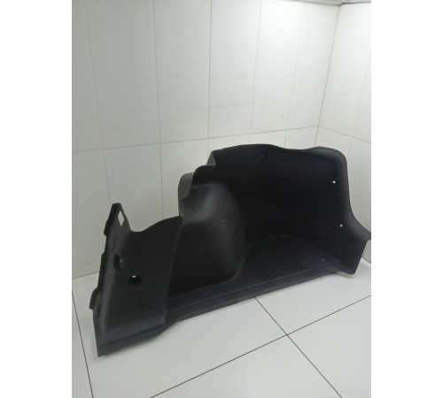 Обшивка багажника правая