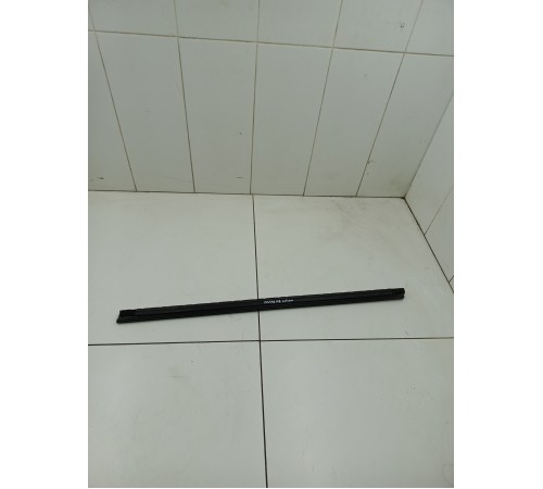 Уплотнитель стекла передний правый внутренний