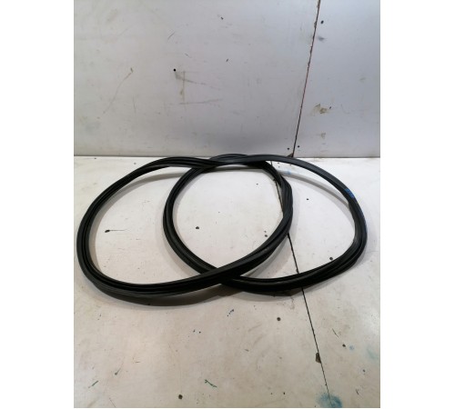 Уплотнитель крышки багажника